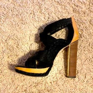 BCBG sandals SIZE 37.5